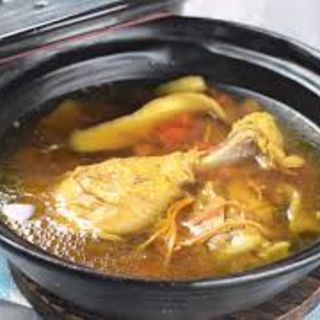 Chicken soup with cordyceps flowers 