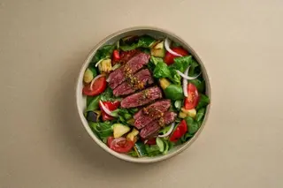 GRILL SALAD CON TERNERA/гриль салат с говядиной