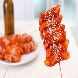 Tteokkochi (Fried Rice Cake Skewers)