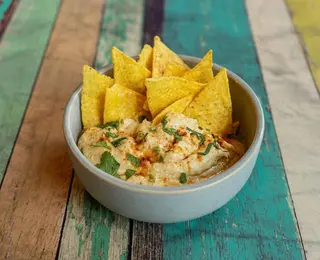 Hummus con Nachos