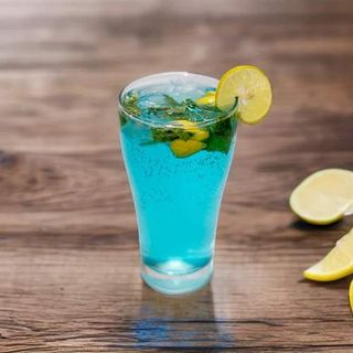 Blue lagoon mojito