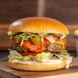 Angus Beef Burger cu Jalapenos, Cartofi Prajiti si Salata Coleslaw 750g