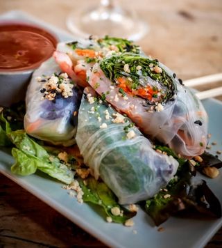 Rollitos de pasta de arroz pho pia con gambas (2 uds.)