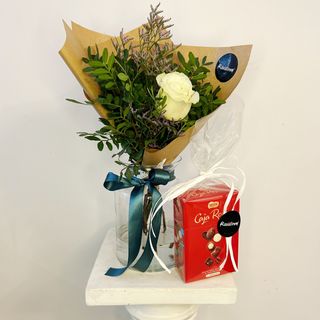 Pack Infinito "Rosa Blanca + Caja De Bombones Nestlé"