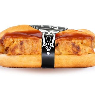 62. Tortilla de chorizo y salsa brava