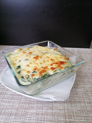 Картофен огретен със спанак, синьо сирене и кашкавал (500гр)