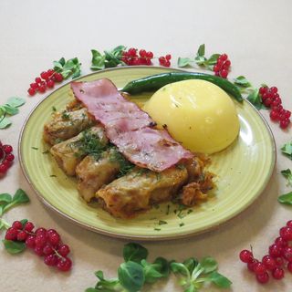 Sărmăluţe cu mămăliguţă şi ardei iute