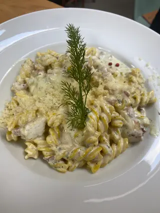 Pasta sa dimljenom piletinom 380 g