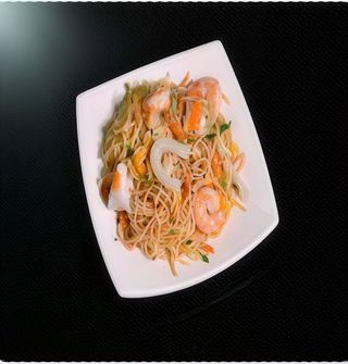 spaghetti riso con frutti di mare