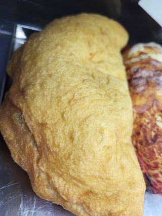 Calzone fritto con ricotta e salame