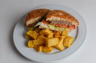 Sándwich De Milanesa De Ternera Completo