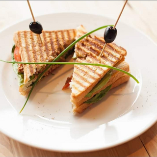 Tost sendvič - šunka (služi se od 9:00 - 13:00)