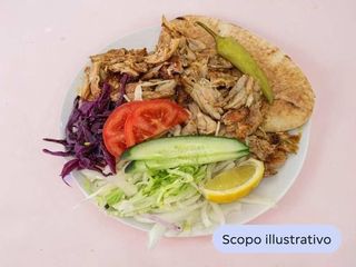 Piatto kebab con verdure