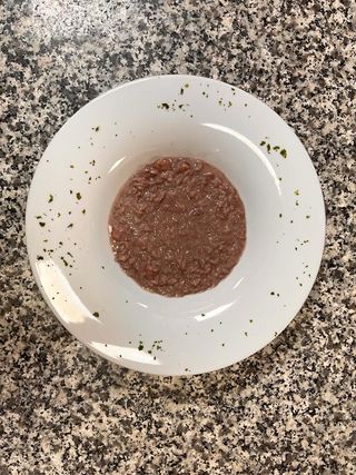 Risotto con salchicha y vino tinto 