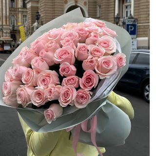 51 рожева троянда