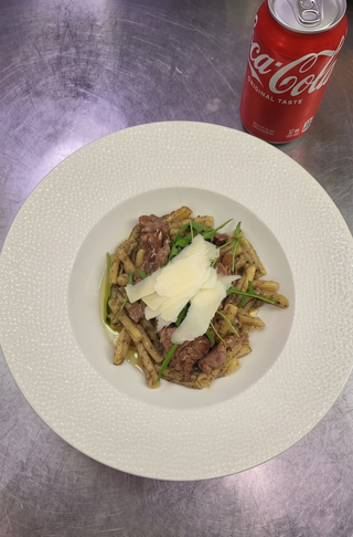 Pasta sa biftekom i crnim tartufom + Coca-Cola