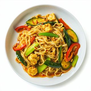 36A. Tallarines Con Verduras Al Curry Y Salsa Coco