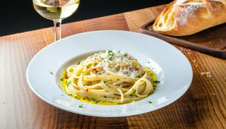 Паста със сьомга и тиквички