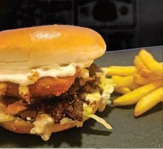 CHEESE MELT SMASH + pomfrit + kečap