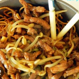 Cerdo con brotes de soja