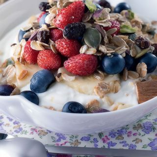 Bowl Muesli Con Yogur Y Frutas