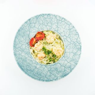 Зелёные фетучини с креветками в сливочном соусе  260 г