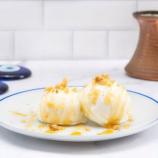 Yogur griego con miel y nueces