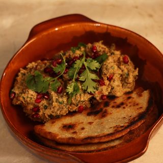 ცეცხლზე შემწვარი ბადრიჯანი ნიგვზით