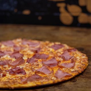 Pizza jamón y queso