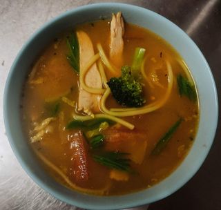 Sopa Thukpa Con Pollo