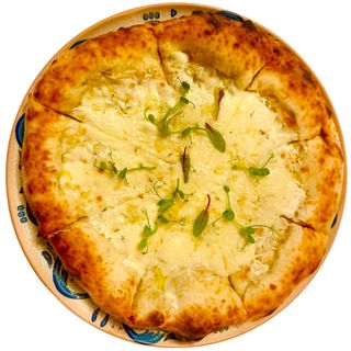 Pizza 4 cu brânzeturi Românești