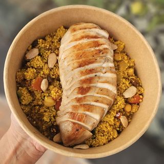 Pechuga de Pollo Cocinada a Baja Temperatura con Salteado de Cuscús