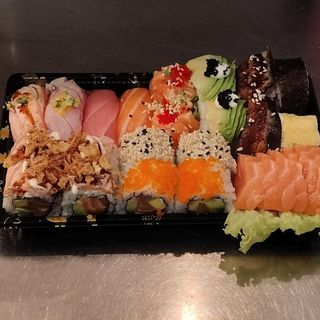 UT40.Mix  sushi e  Sashimi 