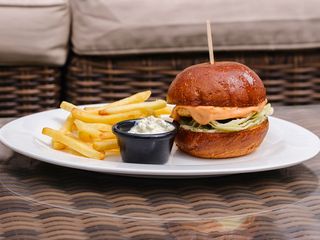 Бургер з креветкою (390g)