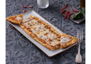 Пиде със ситно нарязано месо и кашкавал (400г)