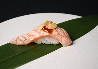 Mandorla nigiri