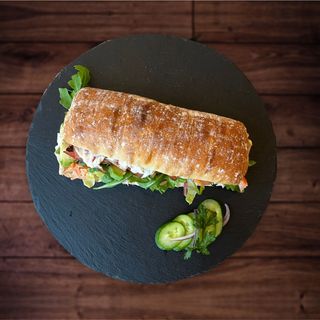 Füstölt lazacos deluxe szendvics uborkás relishsel 350g