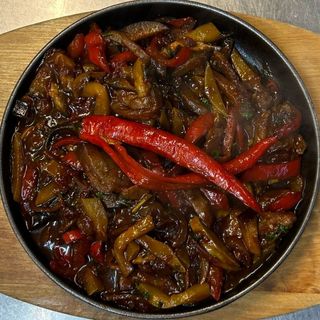 Tigaie picanta de vita, legume