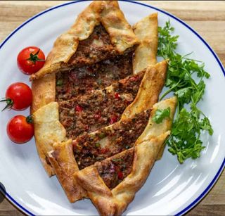 Pide sa  mlevenim mesom