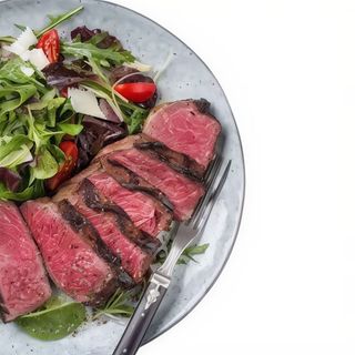 Tagliata di manzo con insalata
