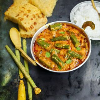 Bhindi Masala (Ryż / butter naan)