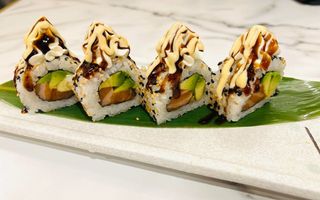 151.- Salmon Plus Roll ( 4 Uds.)