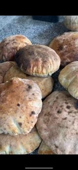 Lepinja sa kajmakom i suhim mesom