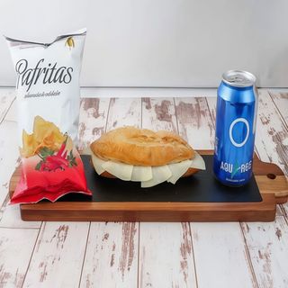 Menú Bocadillo De Queso Manchego, Patatas Y Bebida