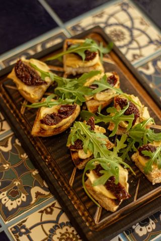 Тапас з хумусом та в'яленим томатом (185г)