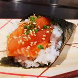 Temaki Salmón Macerado (1 Pza.)