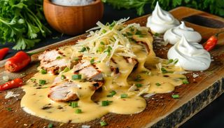 Piept de pui cu sos de cascaval