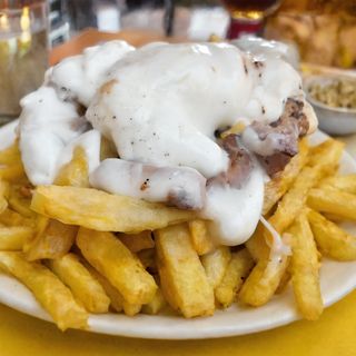 Patate formaggio e salsiccia