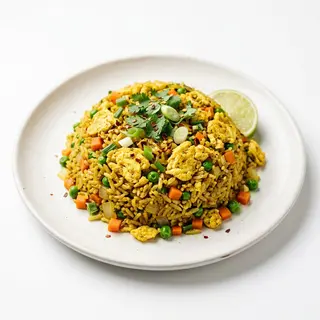 Riso saltato alla curry con verdure e uova
