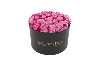 Caja redonda con 15-19 rosas deep purple frescas